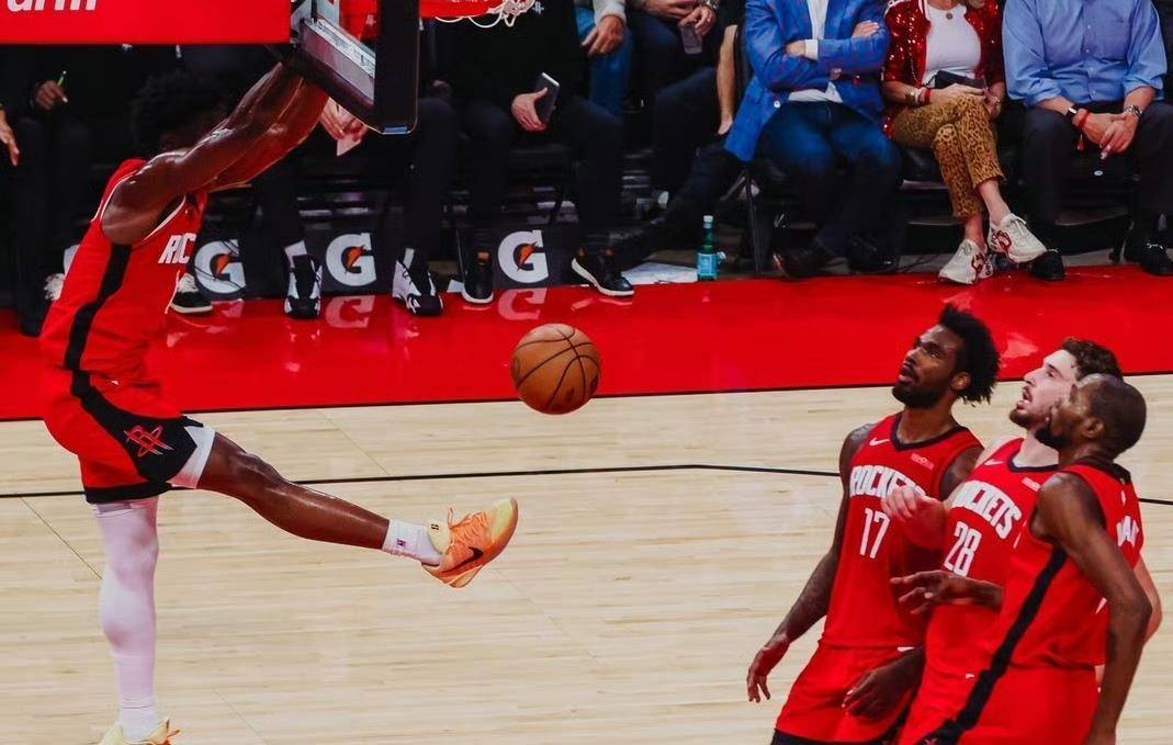 九游体育官网-休斯敦火箭发布备战花絮,赛前篮板制胜,亚冠任务艰巨,心理建设被强调(休斯顿火箭队未来的选秀权)