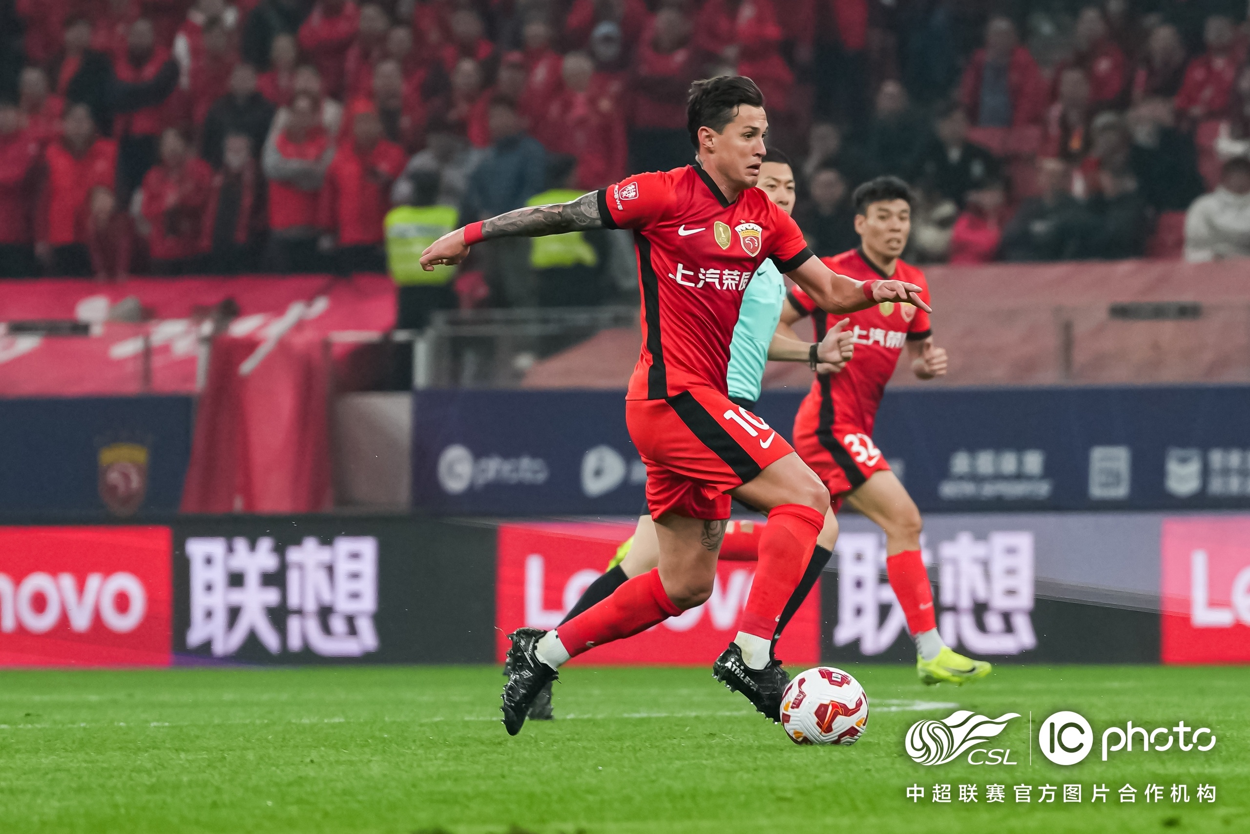 九游体育官网-包含赛地聚焦——西甲今晨热度飙升,克里夫兰骑士外线爆发,球迷炸锅,球探报告显示潜力的词条