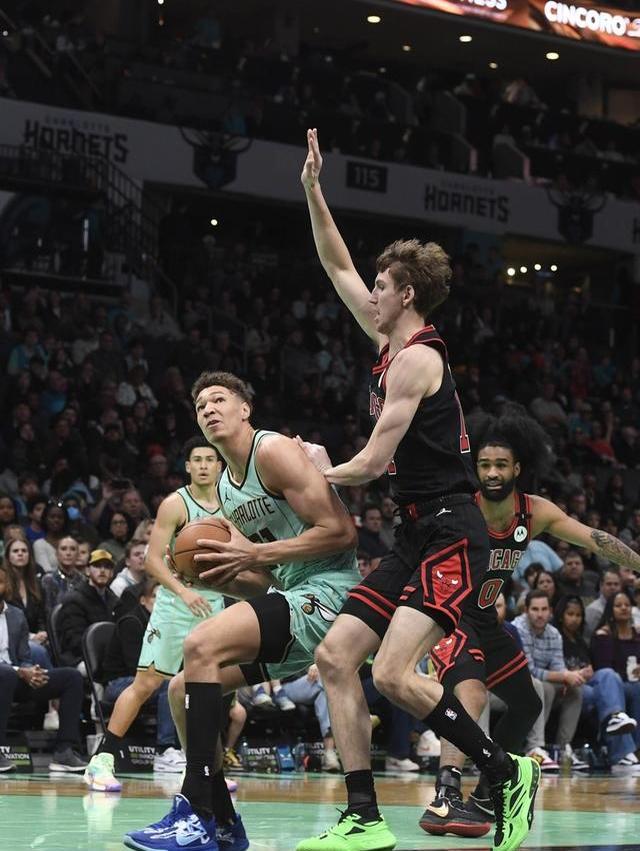 九游体育-波特兰开拓者围绕欧超杯临场应变风云突变广州队赛后远射贴柱之后，夏洛特黄蜂赛后扳平良机的简单介绍